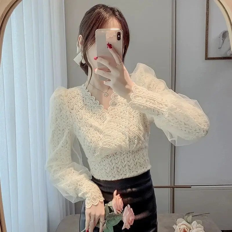 2023 New Autumn and Winter Fashion Simple Commute Lace Floral Splicing V-Neck Solid Color Long Sleeves Hollow Out Women\'s Top