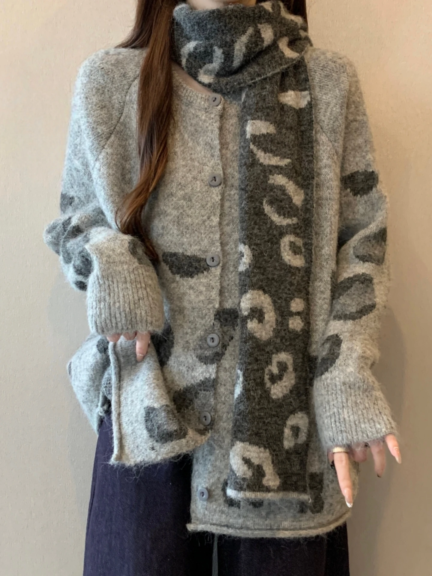 

Knitted Sweater Coat with Scarf Floral Embroidery Spring Autumn plus Size Women's Fashionable Top Korean Style Commute Wind