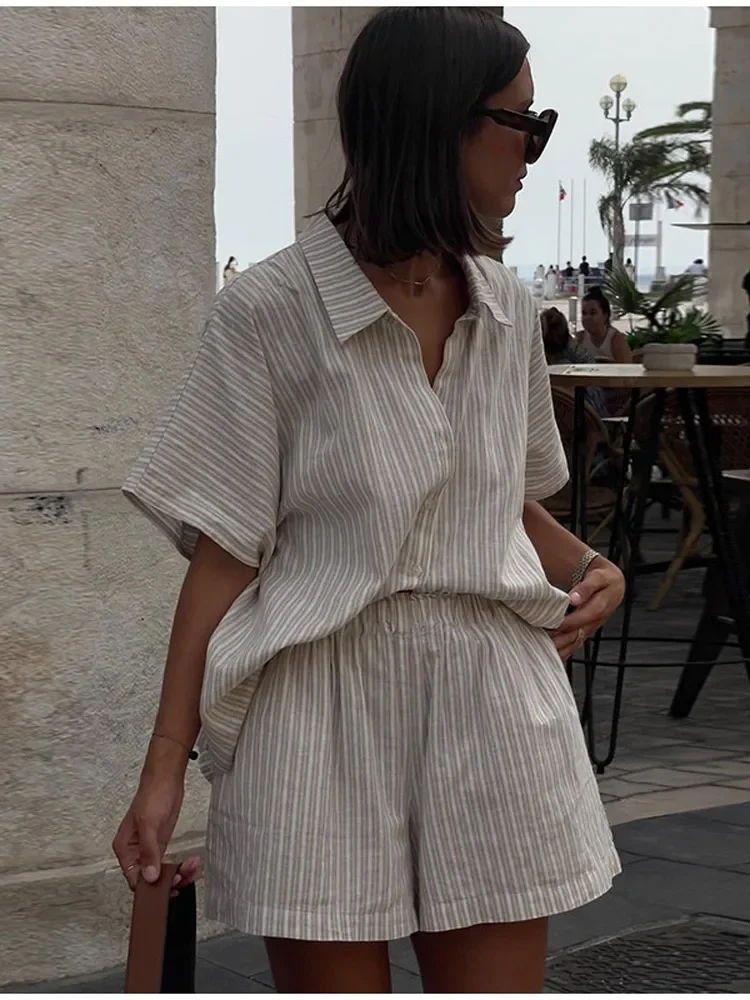 Camicia ampia da donna in cotone e lino a righe eleganti, pantaloncini, abiti alla moda, mezze maniche, pantaloncini a vita elastica, outfit estivo da donna