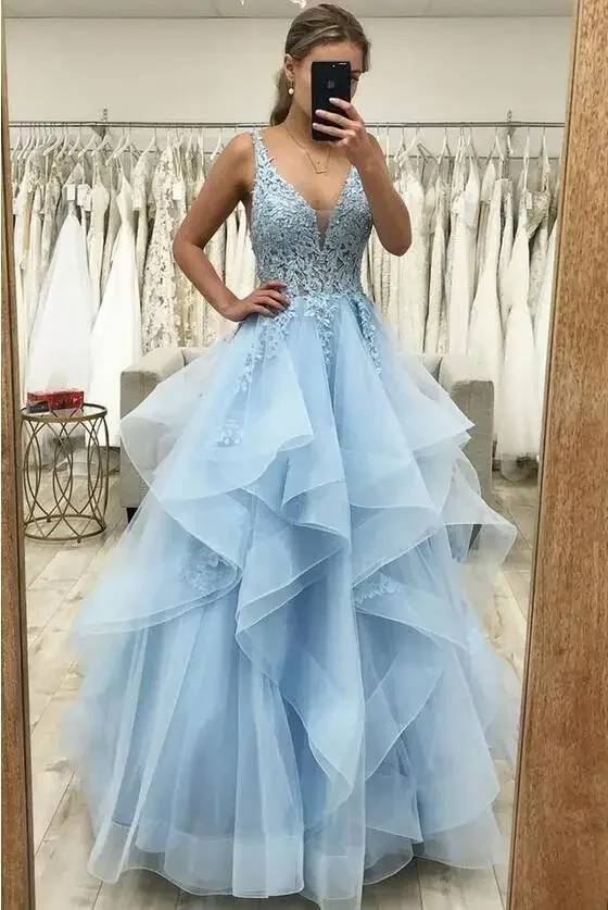 Azzurro sexy scollo a V abiti quinceañera 2024 modernos Ruffles Abiti da ballo per feste vestido de noche Celebrity formale فساتmavera