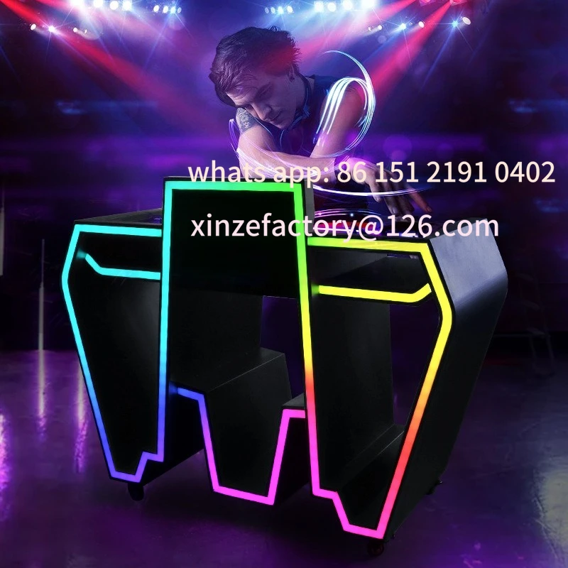 Stół DJ-owski z możliwością personalizacji, stół mikserski, sprzęt PARTYK, bar w kształcie litery M, specjalny barowy stół świetlny w kształcie litery M.