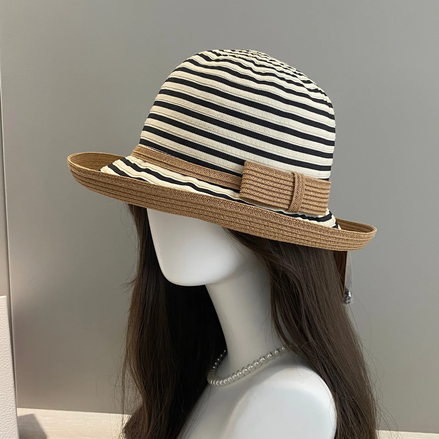 夏の女性のカジュアルな麦わらバケットハット屋外ストライプパッチワーク紙大人用ビーチキャップトップ日焼け止め女の子用