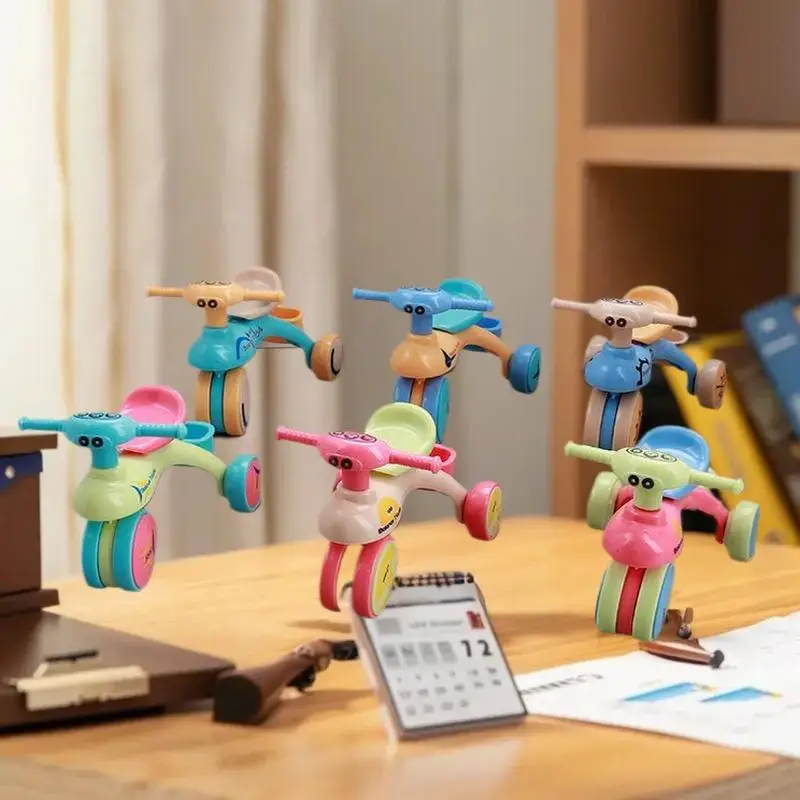 لعبة دراجة ثلاثية العجلات مصغرة من قطعة واحدة - ملحقات بيت الدمية ونموذج الديكور