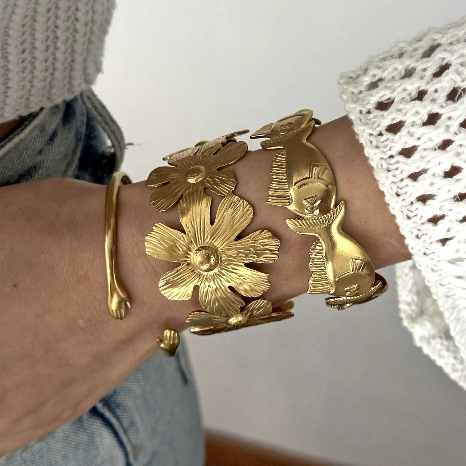 Vintage Korallenfarbene Edelstahl-Armreifen für Frauen, Seestern-Muschel-Fisch-Motiv, breiter Manschettenarmreif, Bohemian-Sommer-Handgelenkschmuck – Detail 12