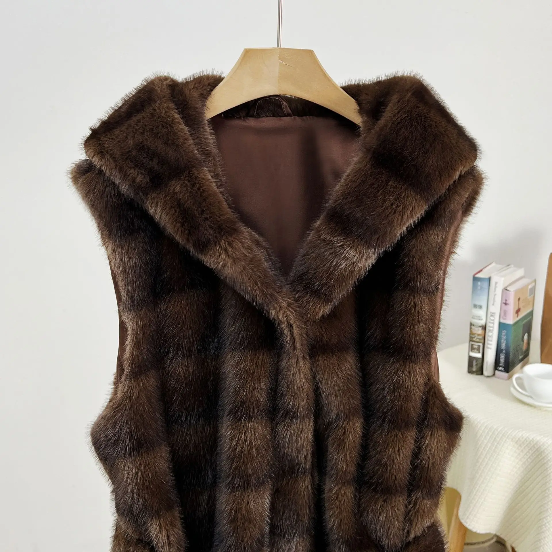 New Women's Belted Vest Top Fake Mink Horizontal Stripe Jacket with Hoodie Stylish Short Fitting Coat Fur