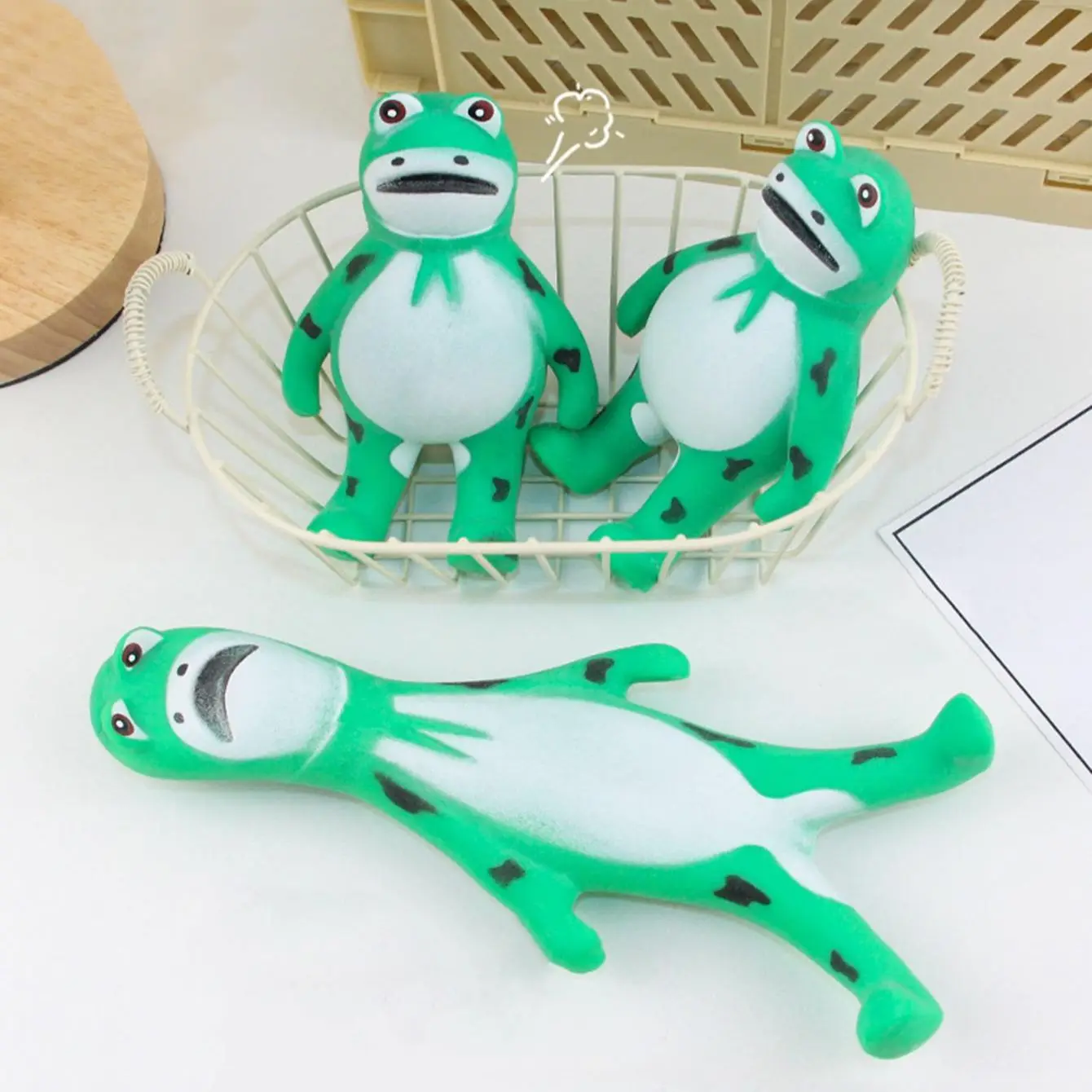 1PC-Squeeze Toy Cute Frog Filled With Sand Toy Vinyl Slow Rebound Pinch Music Cartoon Frog Cartoon Multi-Shaped Decompression Ve