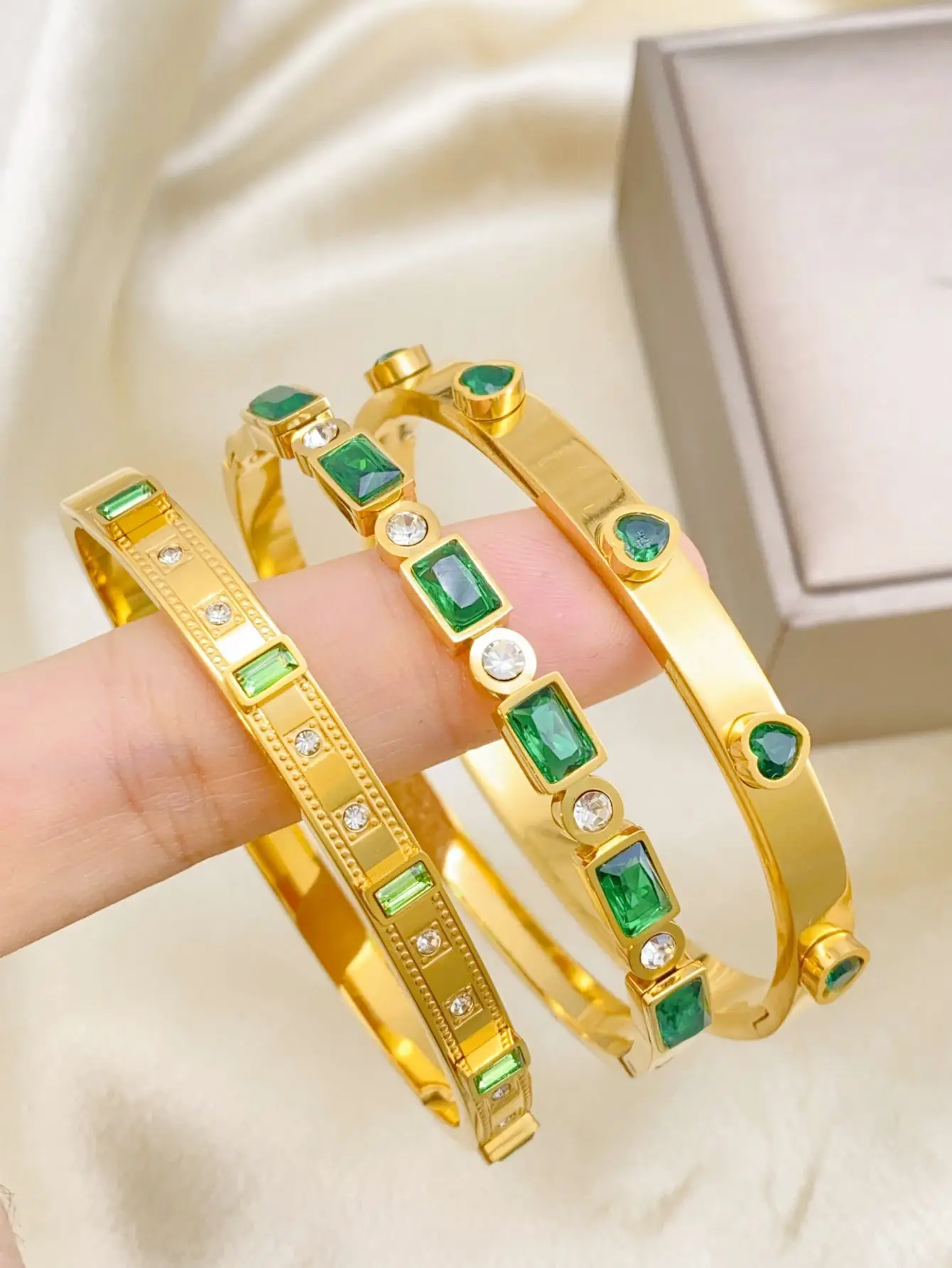 سوار من الفولاذ التيتانيوم للنساء ، الموضة