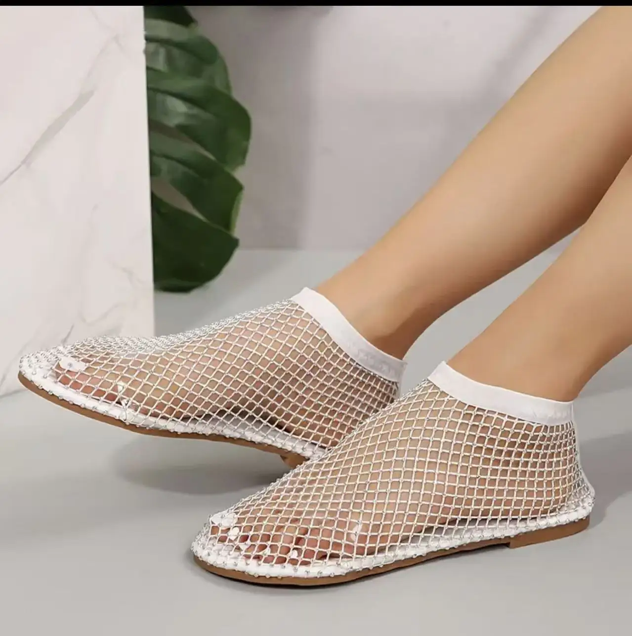 المرأة الجديدة الفاخرة العلامة التجارية جولة تو مسطحة القاع مثير الصنادل جوفاء أحذية بوت قصيرة المياه الماس أحذية مسطحة القاع Zapatos De Mujer