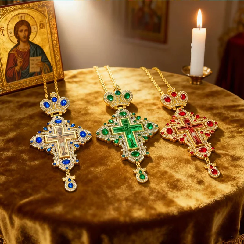 Vergoldetes Orthodoxes Brustkreuz mit blauer Kristalleinlage und Kruzifix-Ikone, Hochwertiger liturgischer Schmuck für Priester in der Kirche – Detail 12