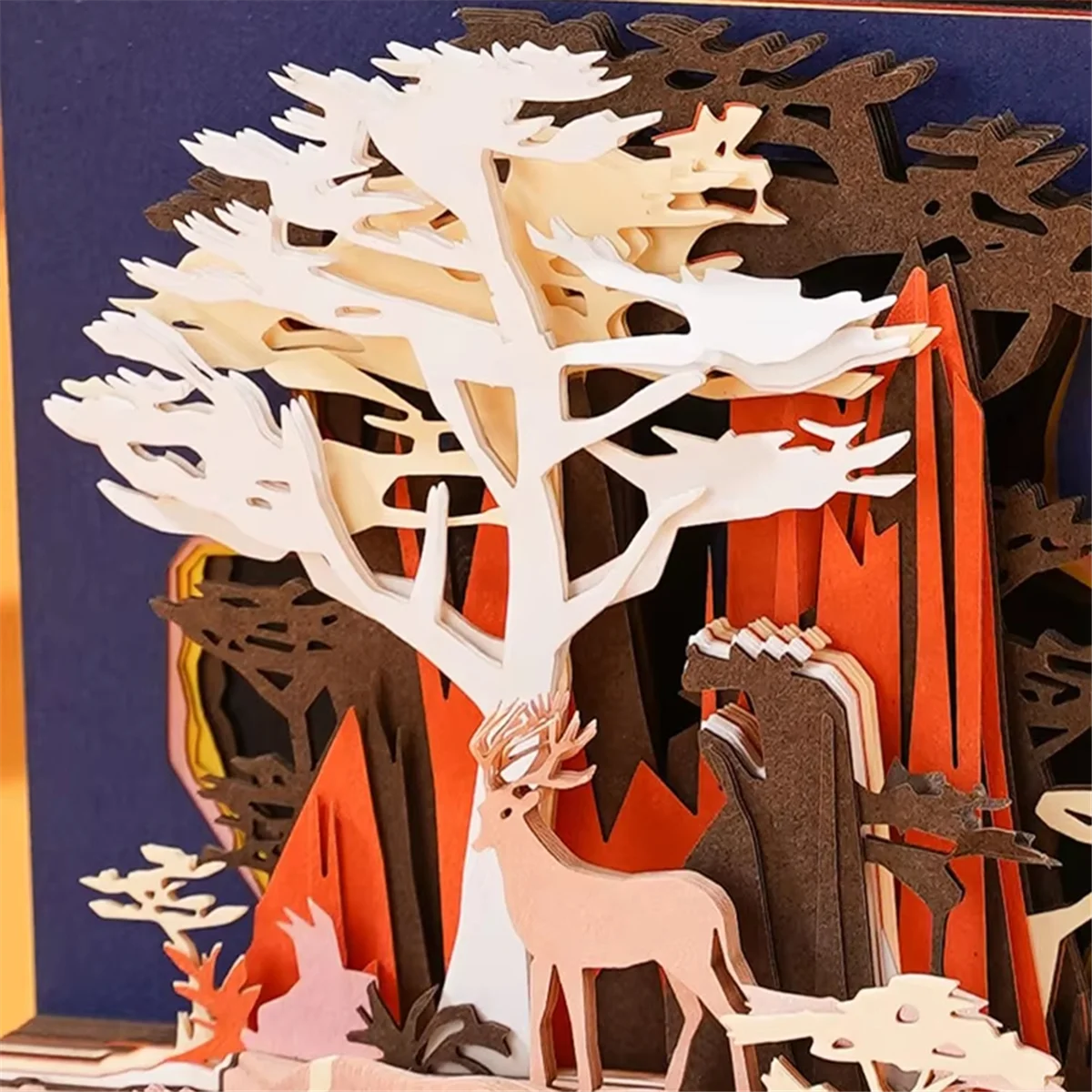 ABXHH 3D 종이 조각 아트 캘린더 - 사무실 데스크탑 장식품, 생일 선물, 스트레스 해소, 깊은 숲 속의 사슴 보기