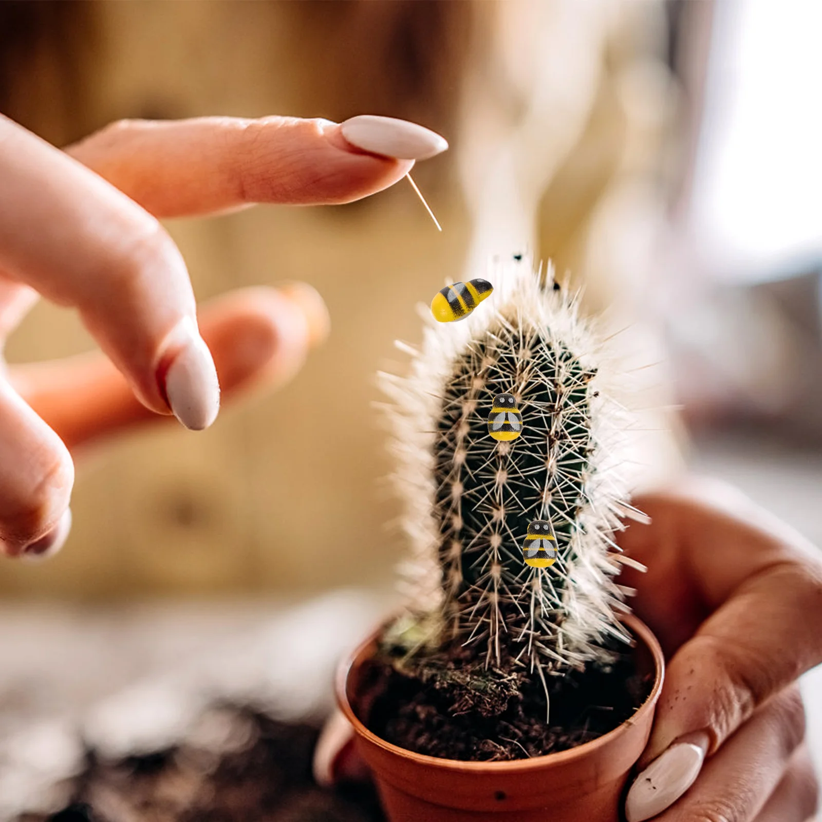 

100pcs Wooden Ladybug Stickers 1x1 3cm DIY Craft Accessories for Succulents Plants Decor Miniature naments Gifts