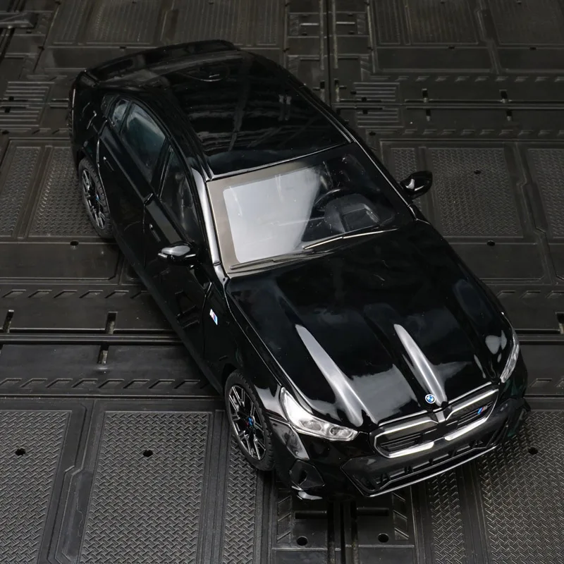 

1:24 BMW i5 M60 сплав седан модель автомобиля коллекция украшений рулевой амортизатор детская игрушка в подарок