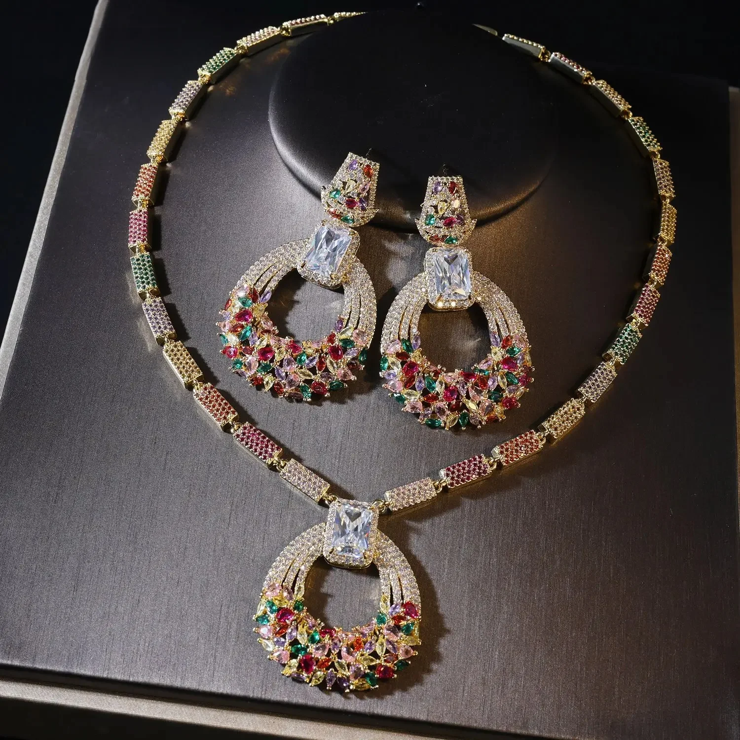 SSaudi Luxury Style Middle Eastern Bridal Jewelry Set, Necklace & Earrings with Zircon Diamonds, Light Luxury Heavy-Detailed Des