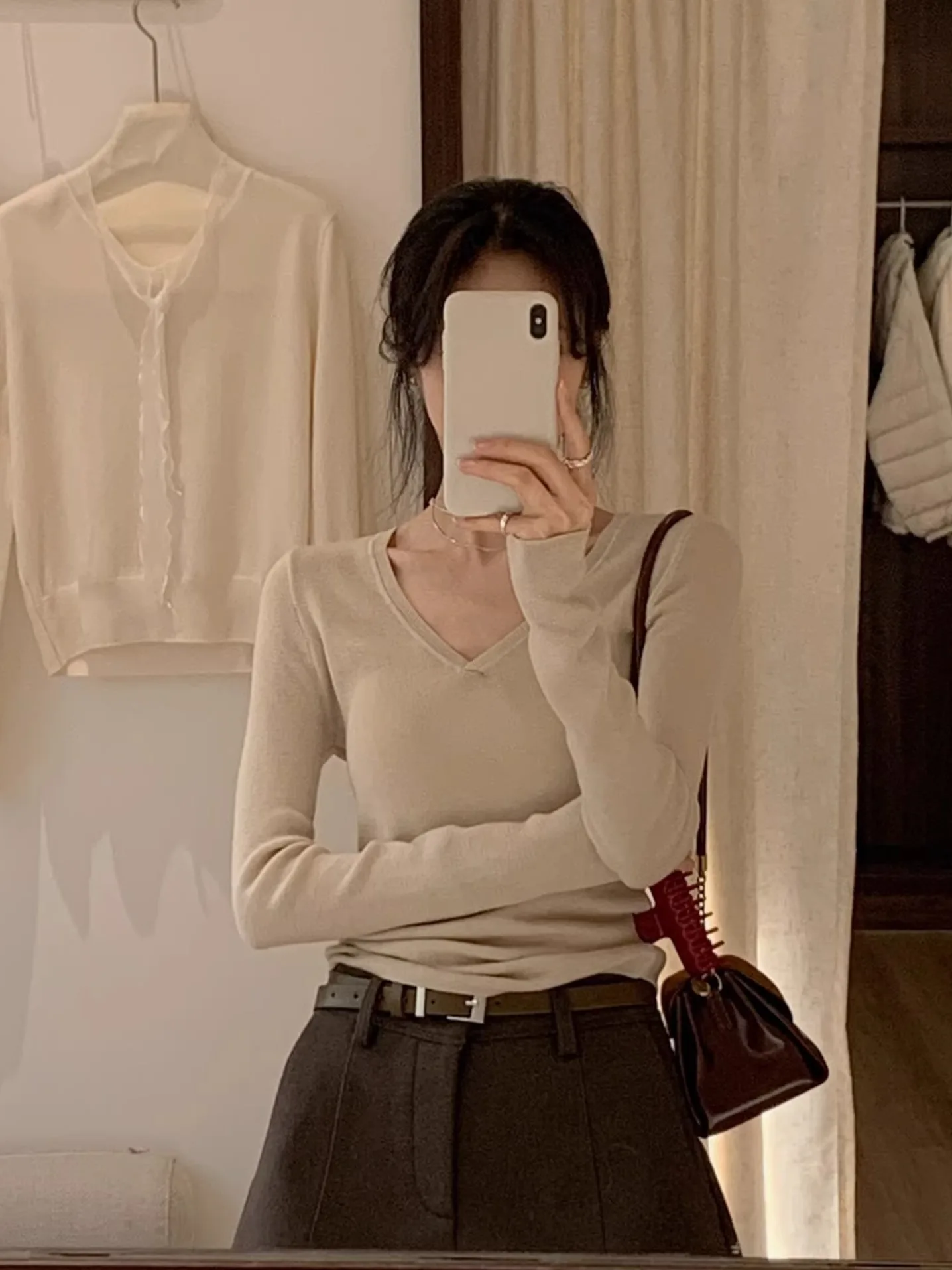 

BRIVIN Корейский облегающий трикотажный джемпер с длинным рукавом и V-образным вырезом для женщин, зимний модный базовый топ, элегантный и стильный, больших размеров