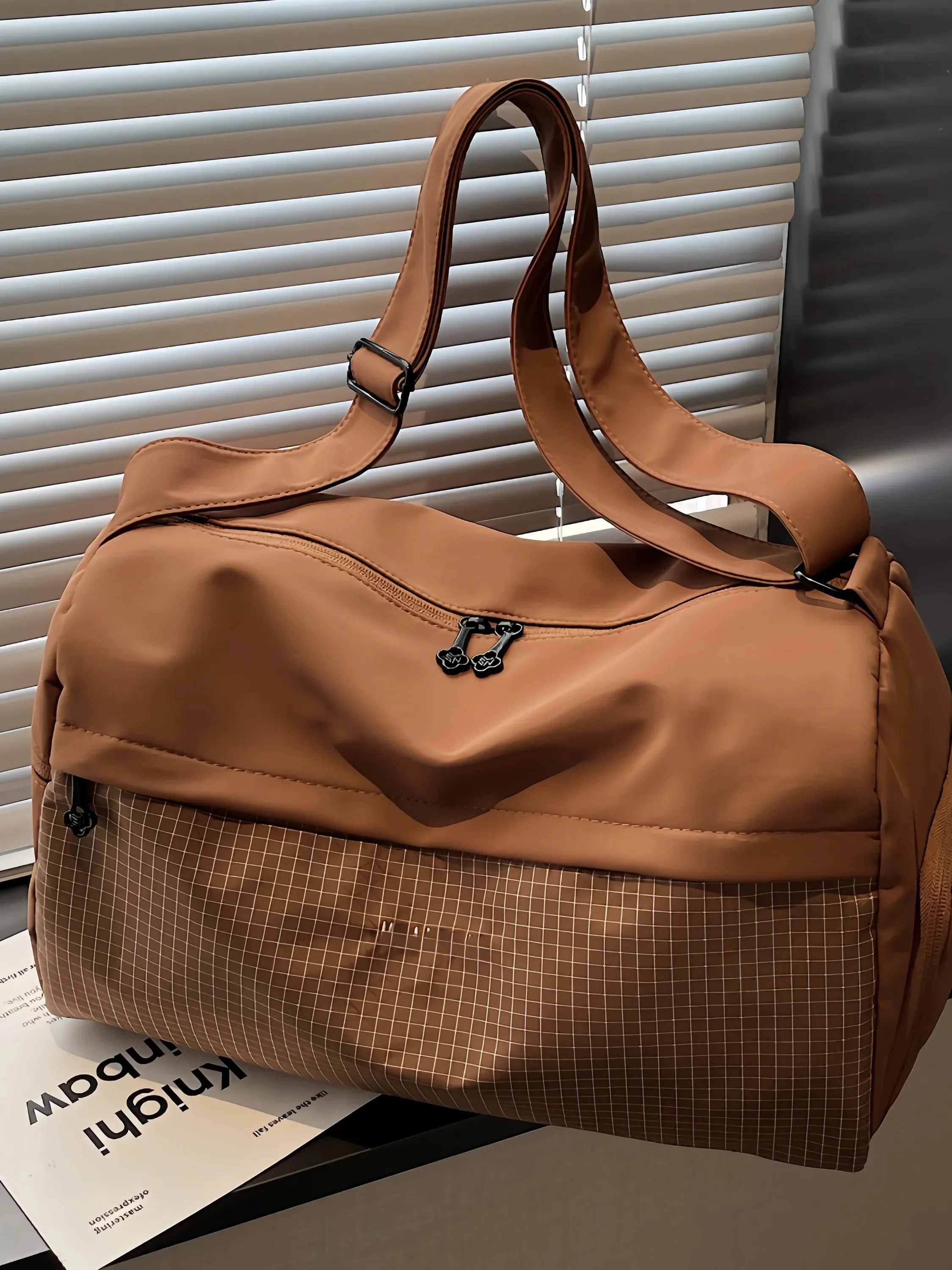 sac-de-voyage-pour-femmes-de-grande-capacite-ideal-pour-les-voyages-a-hong-kong-sac-leger-pour-activites-de-plein-air-et-fitness-sac-de-bagages-pour-courts-sejours-sac-de-rangement-pour-vetements-de-bain-et-articles-humides