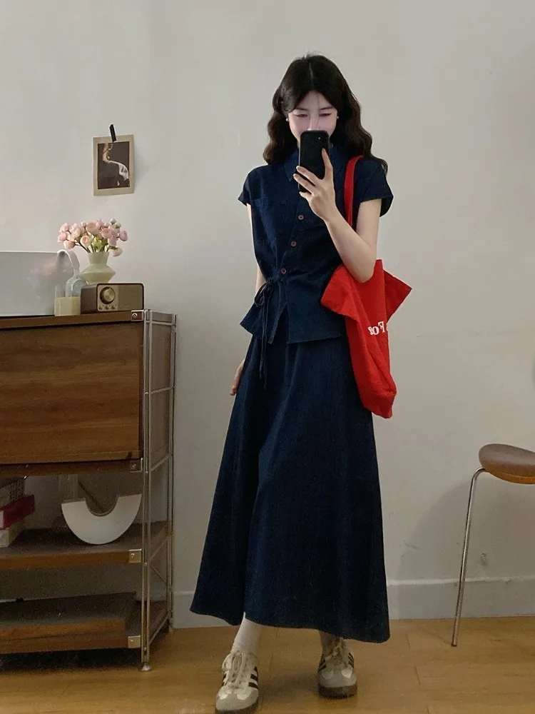 

Женский винтажный комплект из двух предметов: джинсовая рубашка с коротким рукавом и асимметричным кроем, юбка с высокой талией. Новинка лета, корейский стиль, для повседневной носки.