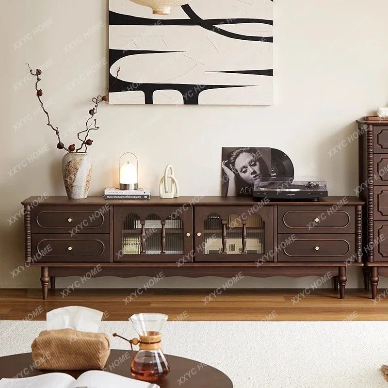 

Комплект мебели для гостиной в ретро-стиле из массива дерева: тумба под телевизор от пола до потолка и журнальный столик.