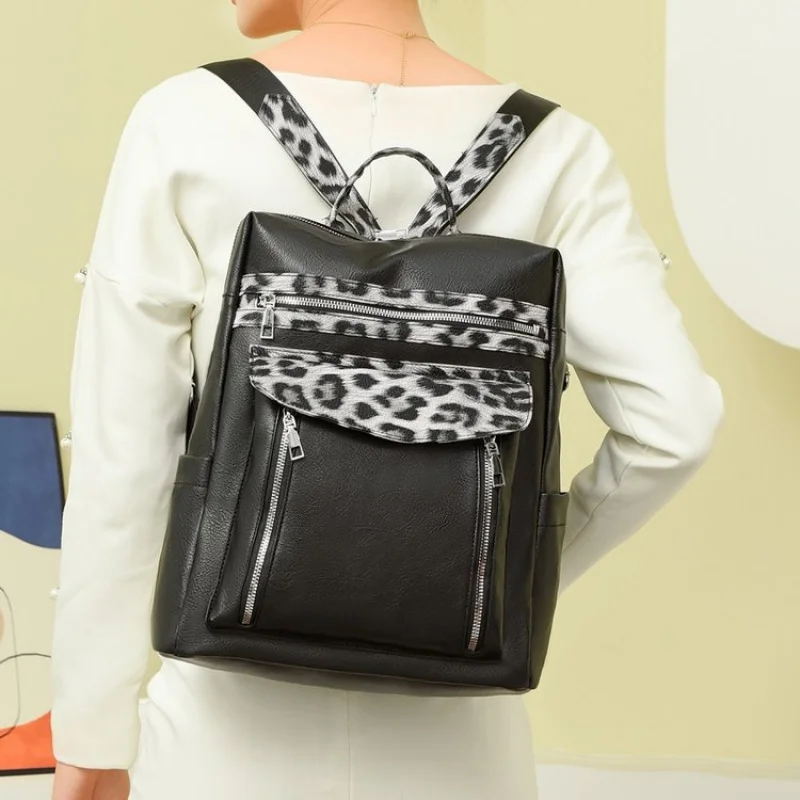 

Trendy Letter Logo Crossbody Bag For Women With High-End Vintage Fashion Solid Color Elegant And Practical Commuter