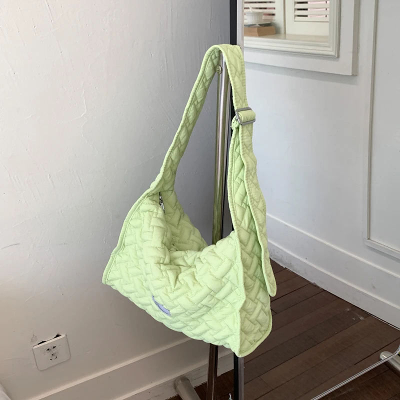 

Fashionable Lightweight Quilted Down and Cotton Pleated Shoulder Bag Spring/summer New Trend Female Daily Shopping Commuting Bag