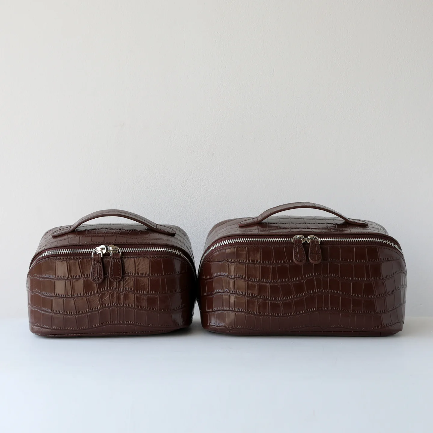 Luxury Crocodile Emboss Top Grain Cowhide Makeup Bag Genuine Leather Large Capacity Travel Cosmetic Storage Case for Women
