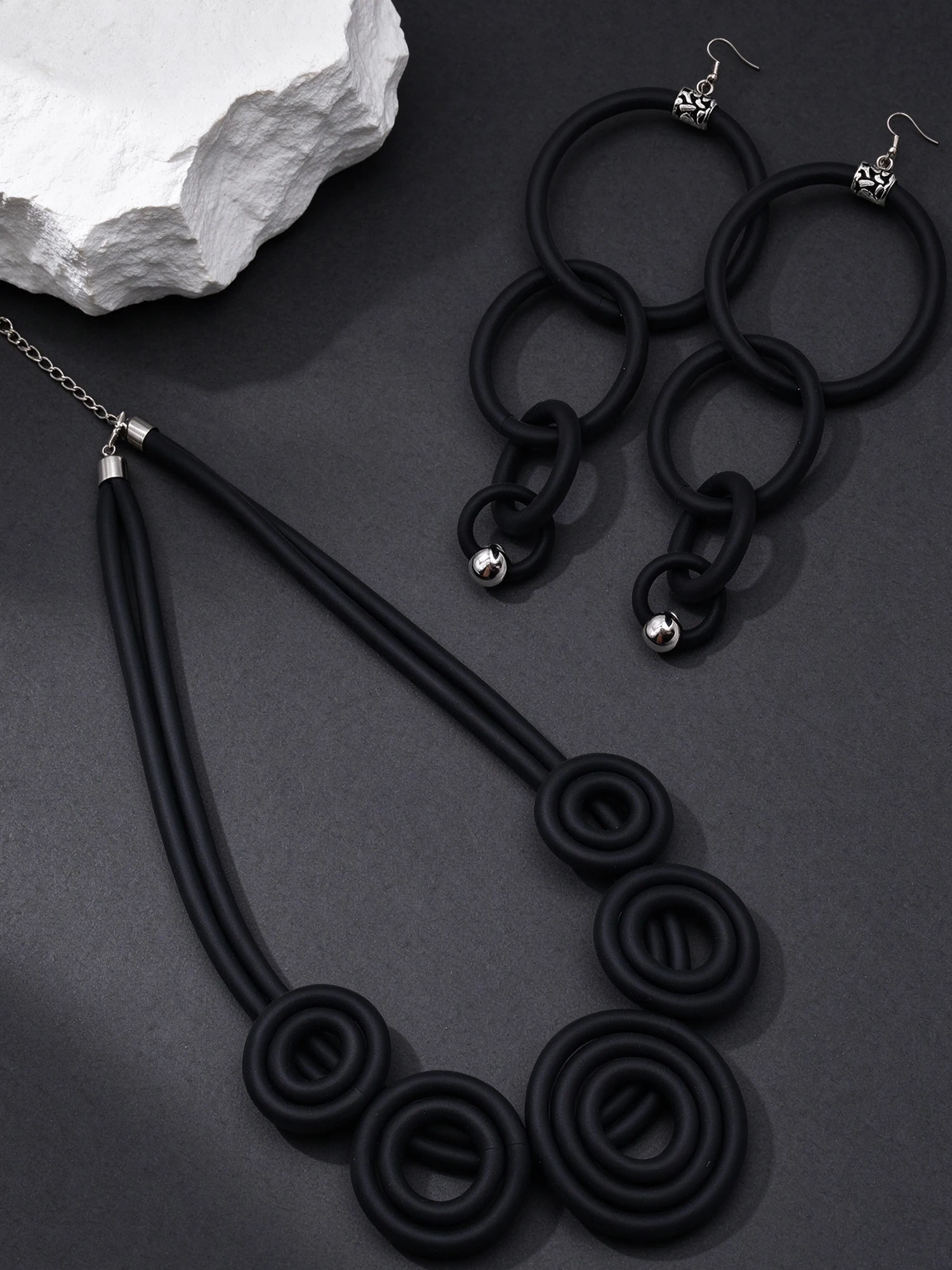 UKEBAY Black Stacked Loop Statement Necklace Drop Earrings Modern Punk Minimalist Rubber Jewelry Set Party Office Accessories
