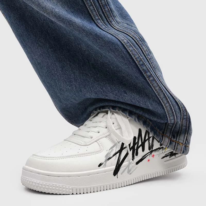Men Graffiti Print White Skate Shoes Fashion Letter Graphic Flat Sneakers Lace Up Trendy Streetwear Casual Walking Footwear