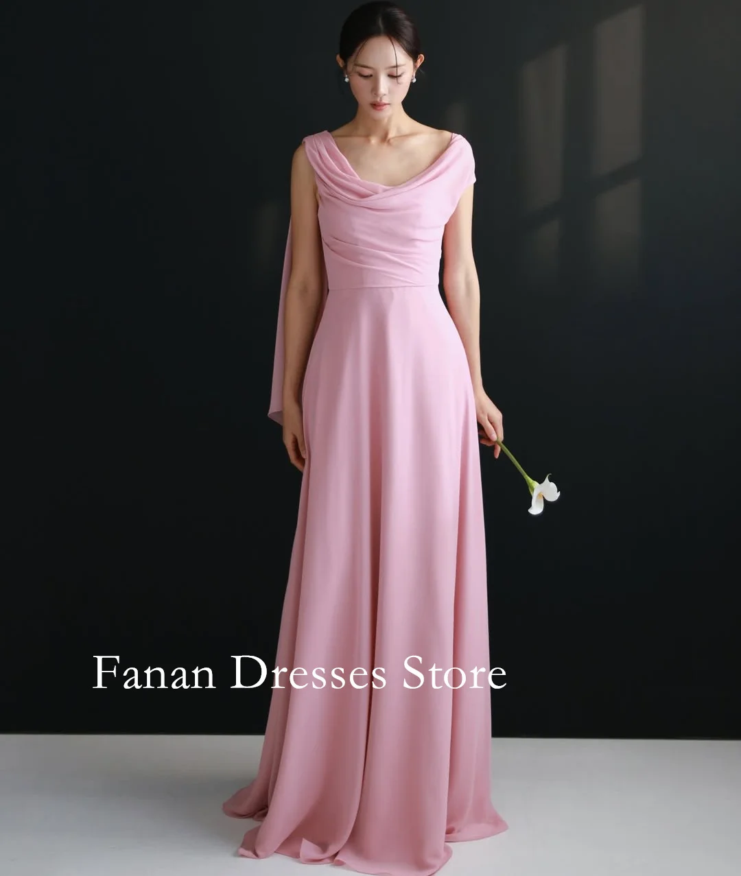 Sukienka maxi FANAN na jedno ramię, szyfonowa, różowa, sukienki wieczorowe, marszczone suknie ślubne damskie, suknie na imprezy, suknie na studniówki, szyte na miarę