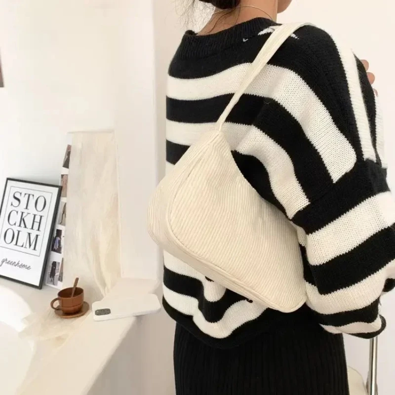 

Corduroy Shoulder Purse, Minimalist Chain Accent Underarm Bag with Zipper Closure for Casual Everyday Street Style Versatile Bag