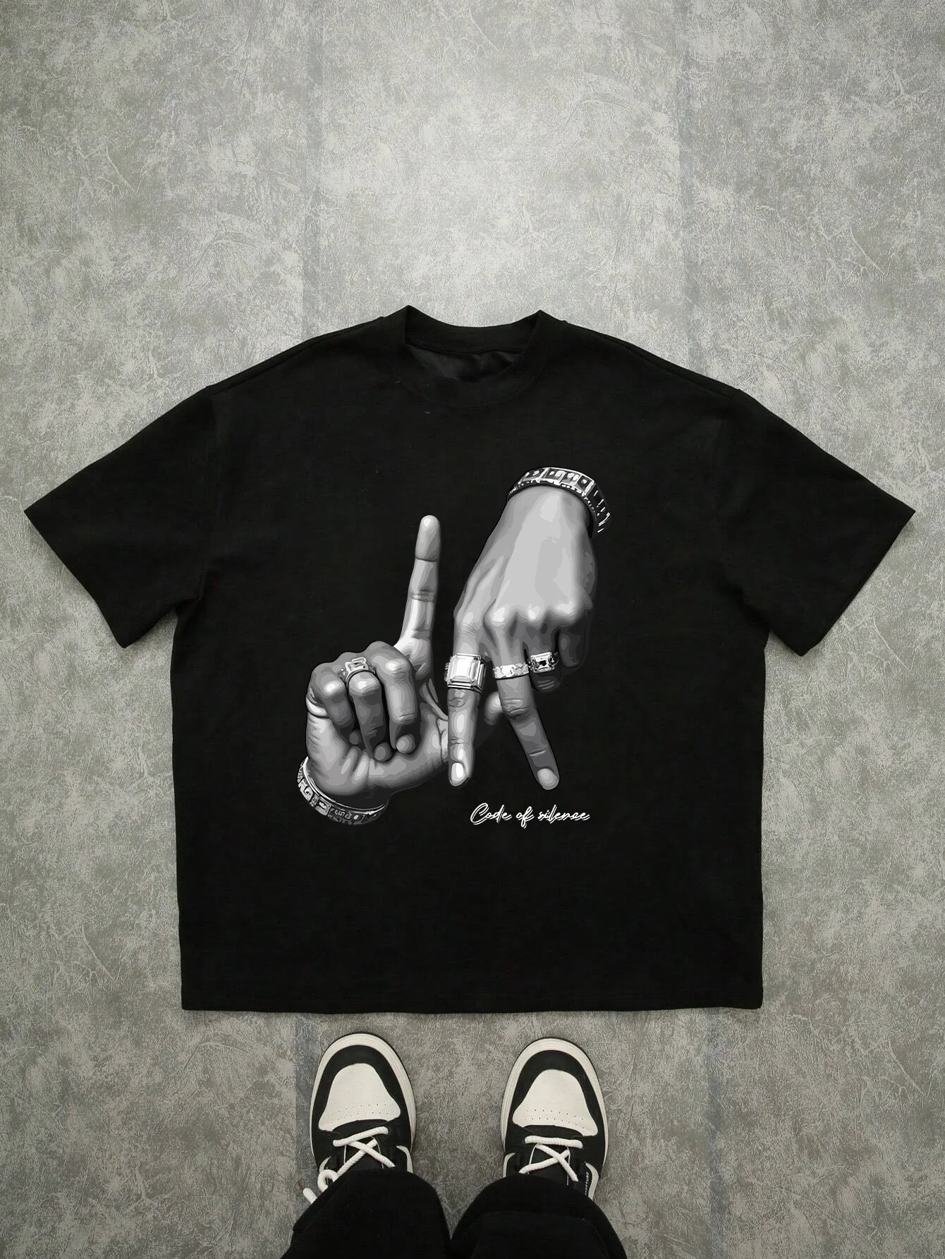 

Handaiwei Men's Casual Short Sleeve T Shirt Black Graphic Peace Sign Gesture Print with Rings Bracelets Design Soft Breathable