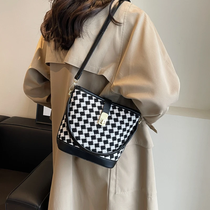 

Elegant Women Leather Luxury Fashion Shoulder Bag Classic Designer Tote Handbag For Beautiful Daily Fashion