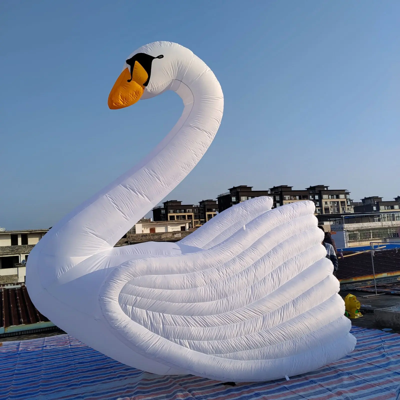 Cigno gonfiabile gigante fresco del fumetto della decorazione pubblicitaria del cigno bianco gonfiabile