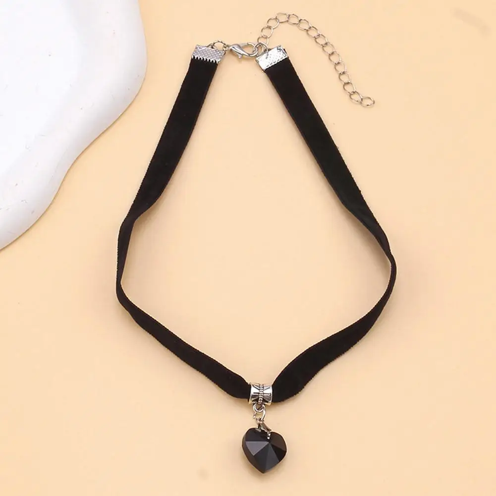 Classic Gothic Black Leather Choker Torques Heart Pendant Necklaces For Women Elegent Fashion Y2K Jewelry Valentine\'s Gifts