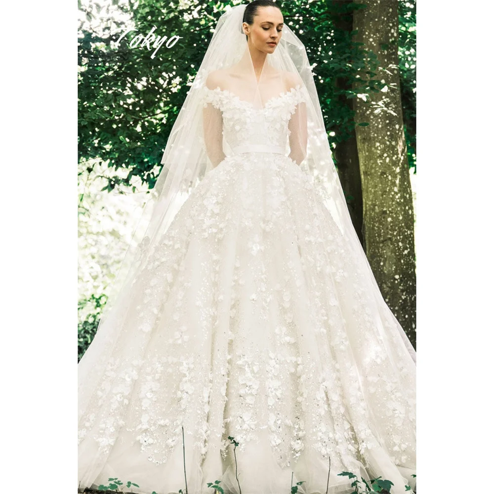 Tokyo Customized White Off Shoulder Wedding Dress Sleeveless 3D Flower Backless Bridal Gowns Court Train A-Line Wedding Gowns
