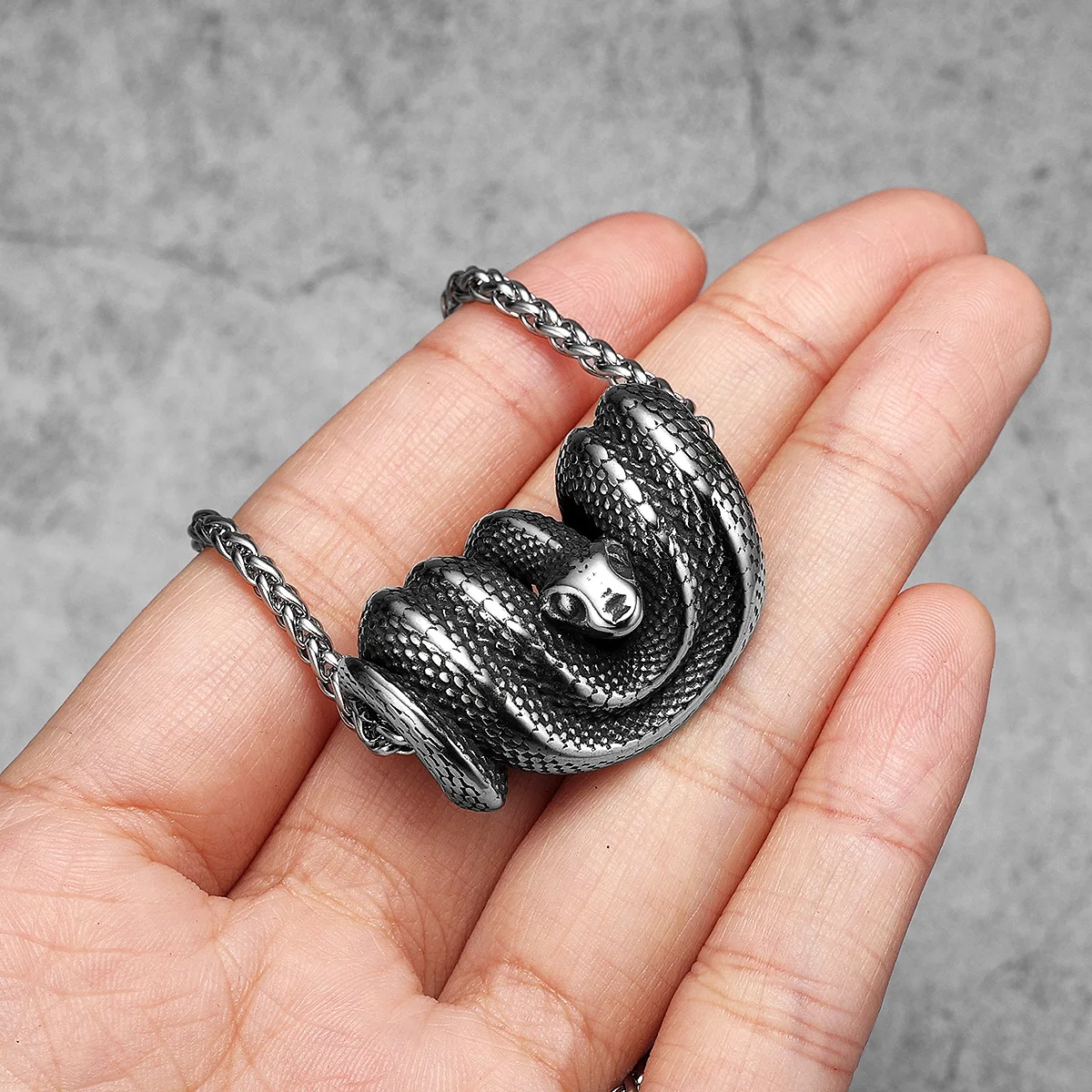 Retro Rolling Snake Men Necklaces With Pendant Stainless Steel Jewelry For Male Women Punk Hip Hop Accessories Gifts Wholesale
