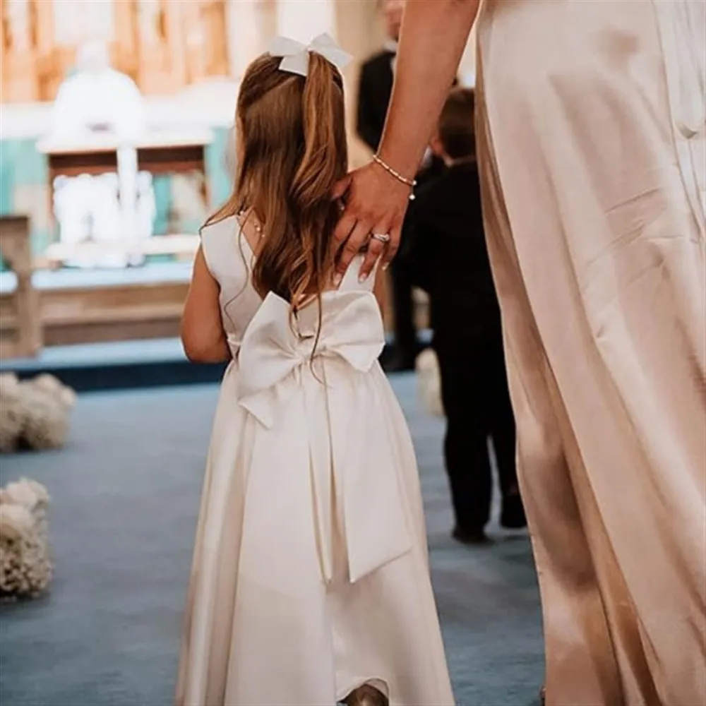 

Customized Elegant Flower Girl Wedding Dress Bow-Knot Sleeveless Satin Princess Birthday Party Dress Kids First Communion Gown