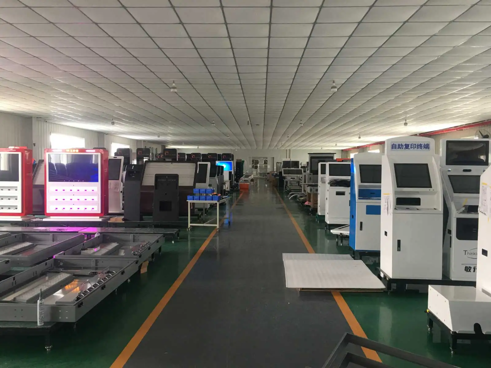 شاشة LCD رقمية قائمة على الأرض مقاس 65 بوصة، لافتات إعلانية LCD، شاشة رقمية للتسويق وشاشة LCD تعمل باللمس