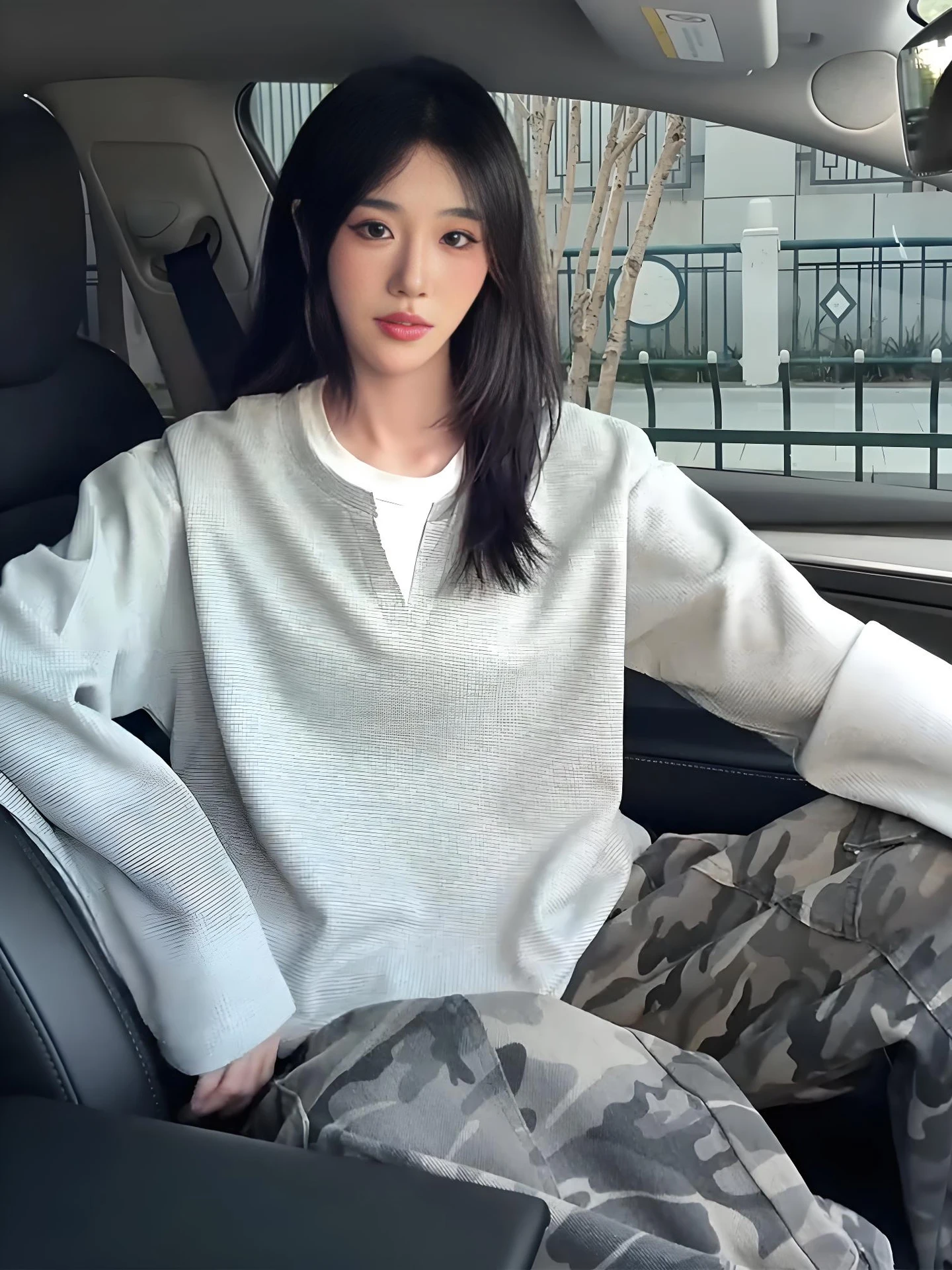 

Мужской комплект из двух предметов: свитшот с длинным рукавом и V-образным вырезом, свободный крой, базовый, легкий, повседневный, комфортный, осенний.