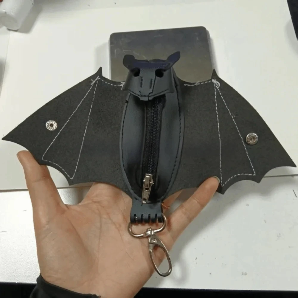 Gothic Style Bat Keychain Wallet, Portable PU Leather Key Pouch with Snap Closure for Daily Use