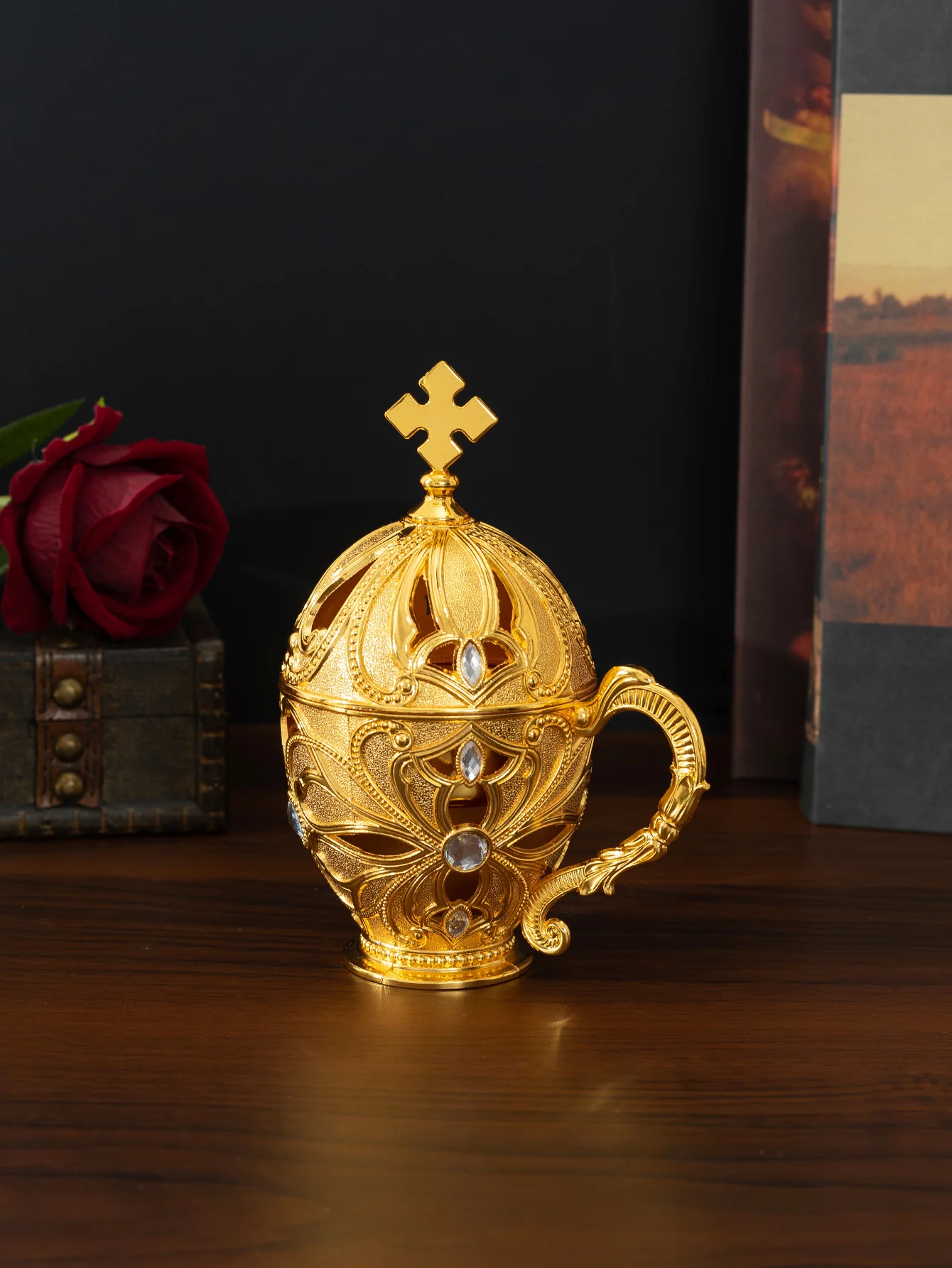 European-style hollow incense burner with diamonds, home indoor aromatherapy furnace, creative soothing retro with handle orname