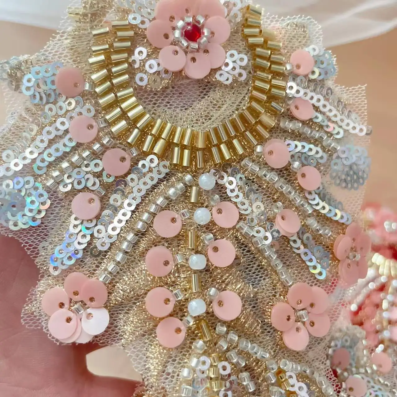 1Pair. Pearl Embroidered Lace Mirror Flower Shining Dance Costumes and Headwear, Children\'s Clothing Applique.RS24497