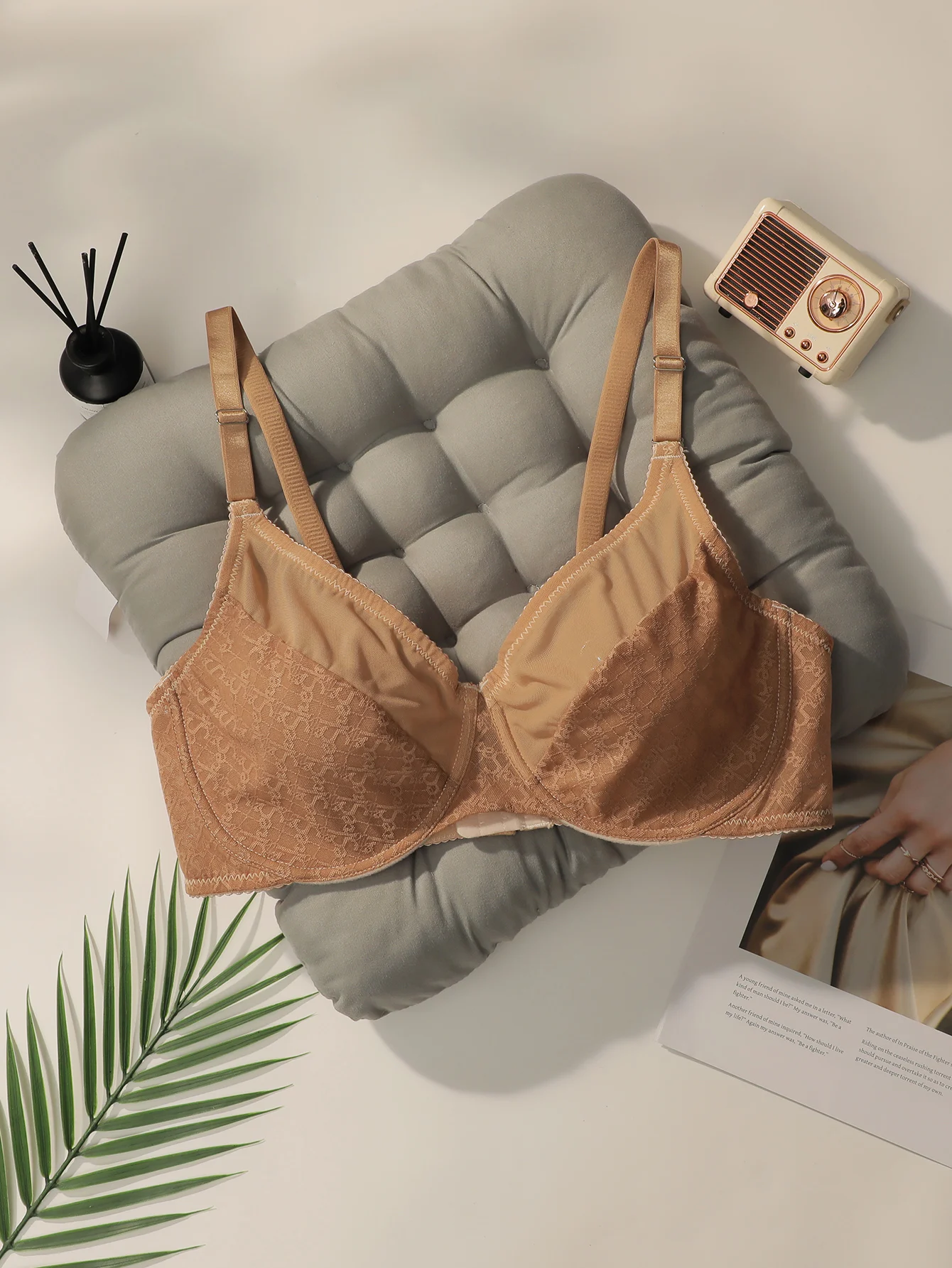 Women's sexy embroidered lace plus size bra with steel ring gathering push up breathable close fitting underwear HR2645