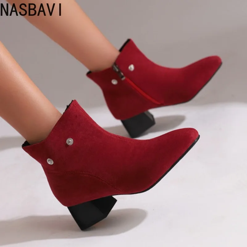 

2026 Женские ботильоны из флока на танкетке, массивные каблуки 4,5 см, металлические повседневные женские ботильоны на молнии, большой размер 43 44 45 46 47 48