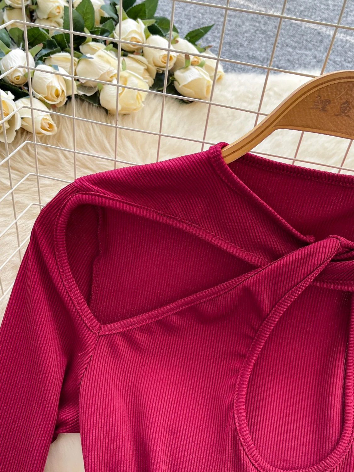 فستان قصير أنيق للسيدات من Foamlina مضلع برقبة دائرية فستان قصير مثير بعقدة تويست وتفاصيل أمامية وأكمام طويلة فستان ضيق للخريف