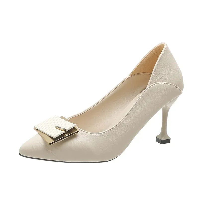 エレガントなポインテッドトゥスティレットヒール - メタルバックルアンクルストラップ付きレザーパンプス、結婚式、パーティー、オフィス、デイリーウェアに最適、ベージュ