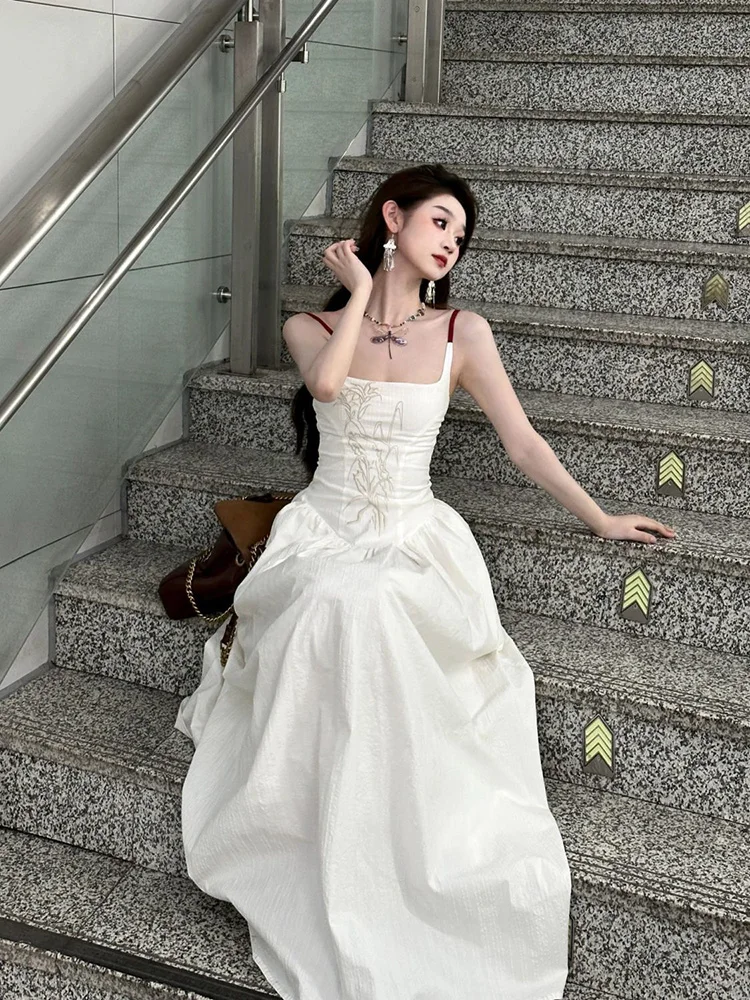 Robe longue Chic et Sexy à bretelles Spaghetti pour femmes, broderie coréenne florale, taille fine, mode d'été, dos nu, Camis, nouvelle collection