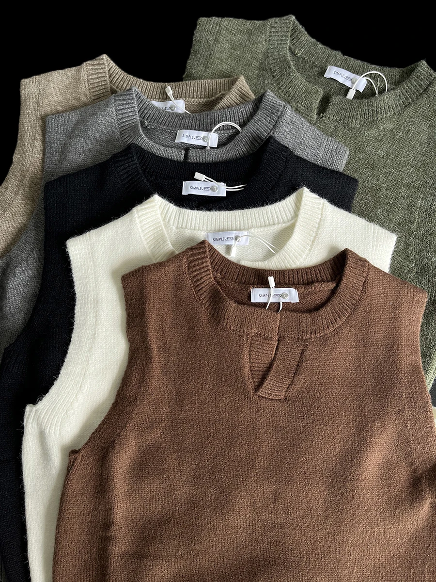 Gilet lavorato a maglia con scollo a V retrò americano a strati d'avanguardia Gilet maglione casual senza maniche di nicchia allentato da uomo