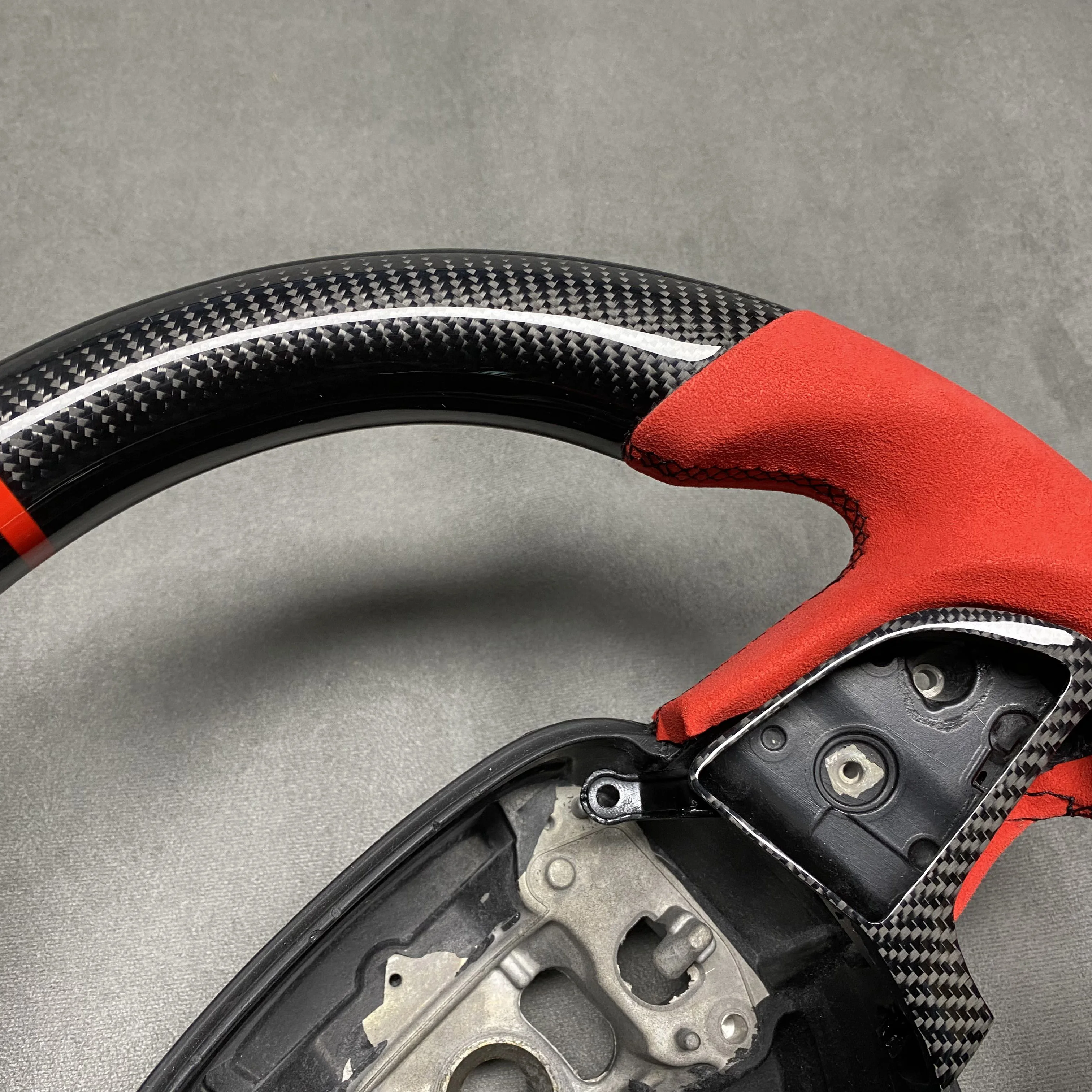 カスタマイズされたカーボンファイバーステアリングホイール,レッドスポーツ,ダッジチャージャーチャージャーデュランゴ2015-2020ジープグランドチェロキー2014-2020