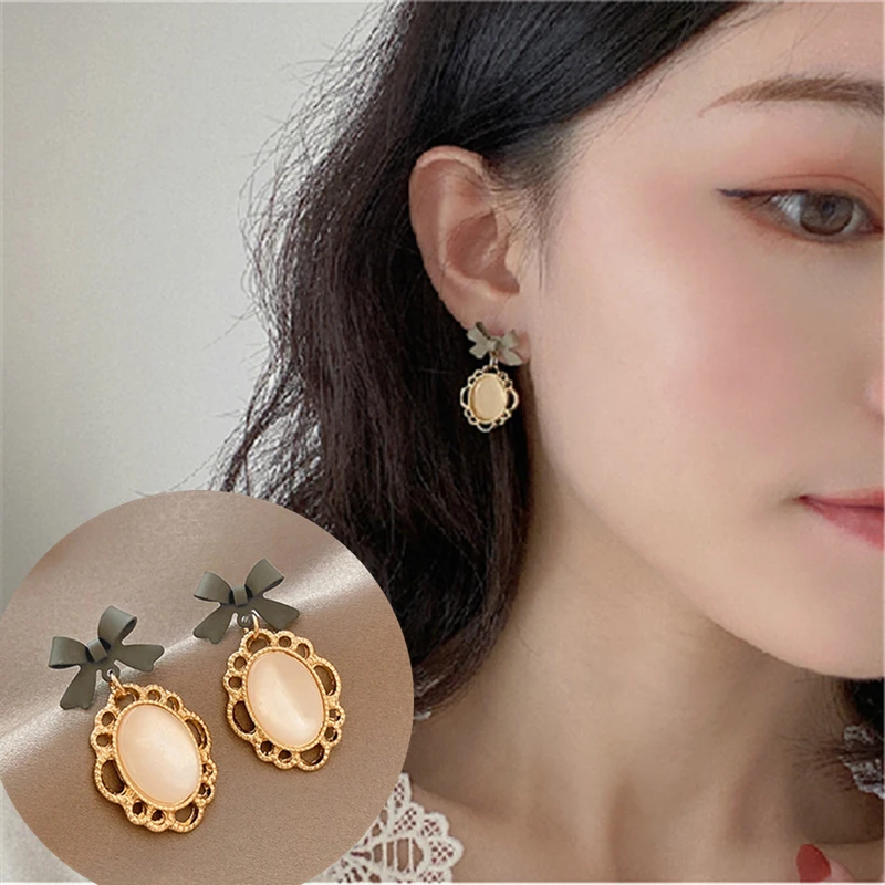 Fashion Synthetic Gemstone Earrings Temperament Bow Earrings French Retro Opal Stud Earrings Ear Jewelry Wholesale Women Gifts