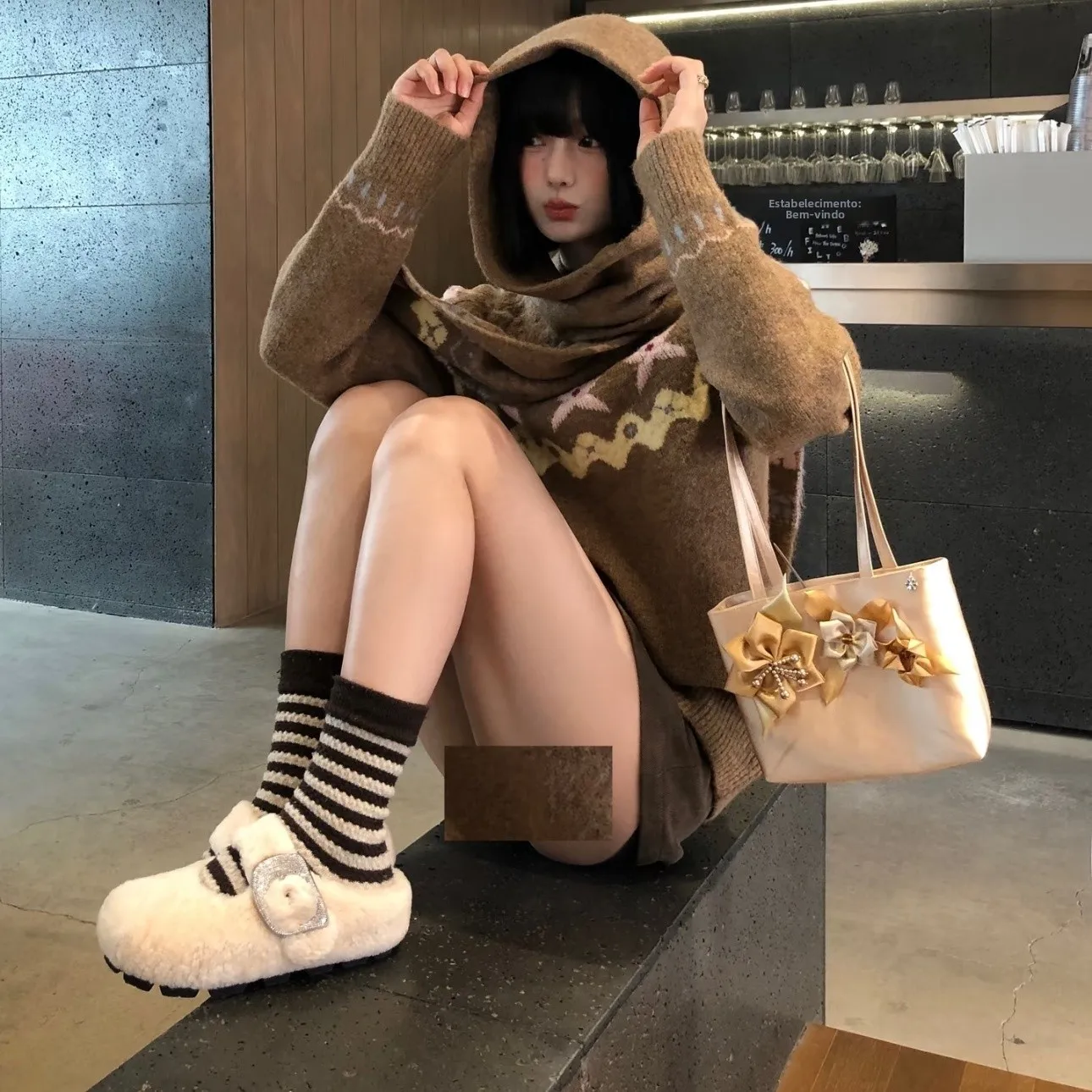 furry-sparkling-fluffy-fur-lined-slip-on-slippers-women's-outerwear-winter-warm-booties-diamond-bule-paaged-head-oes