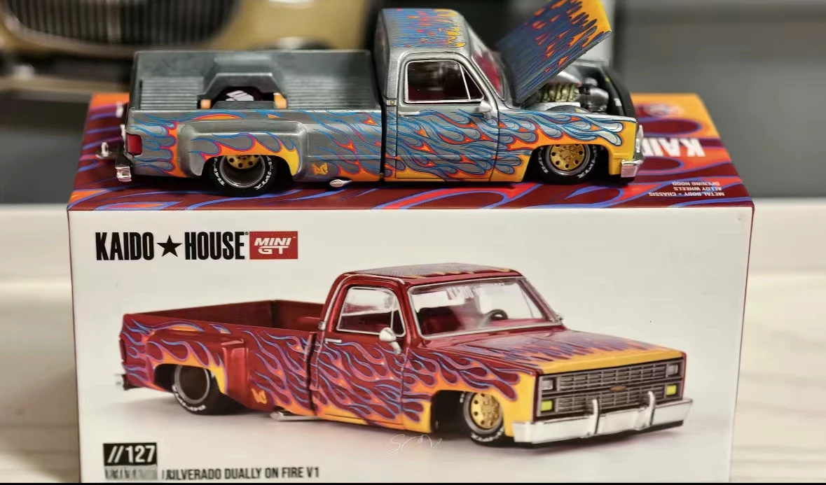 

**Chase**Kaido House x MINI GT 1:64 Silverado Dually on Fire V1, литая под давлением модель автомобиля